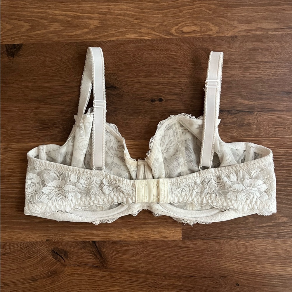 Change Lingerie « White Lace Sexy Bowtie Bra » — Size 80E / US-UK 36E / FR 95E - Picture 3 of 11